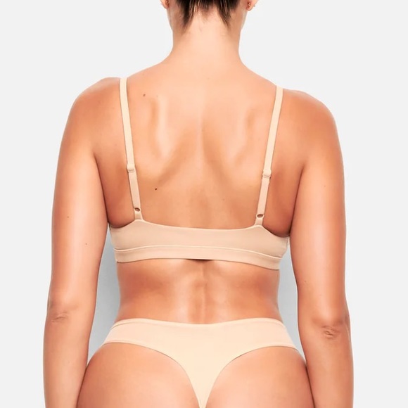 SKIMS Tan Bra - Picture 4 of 10